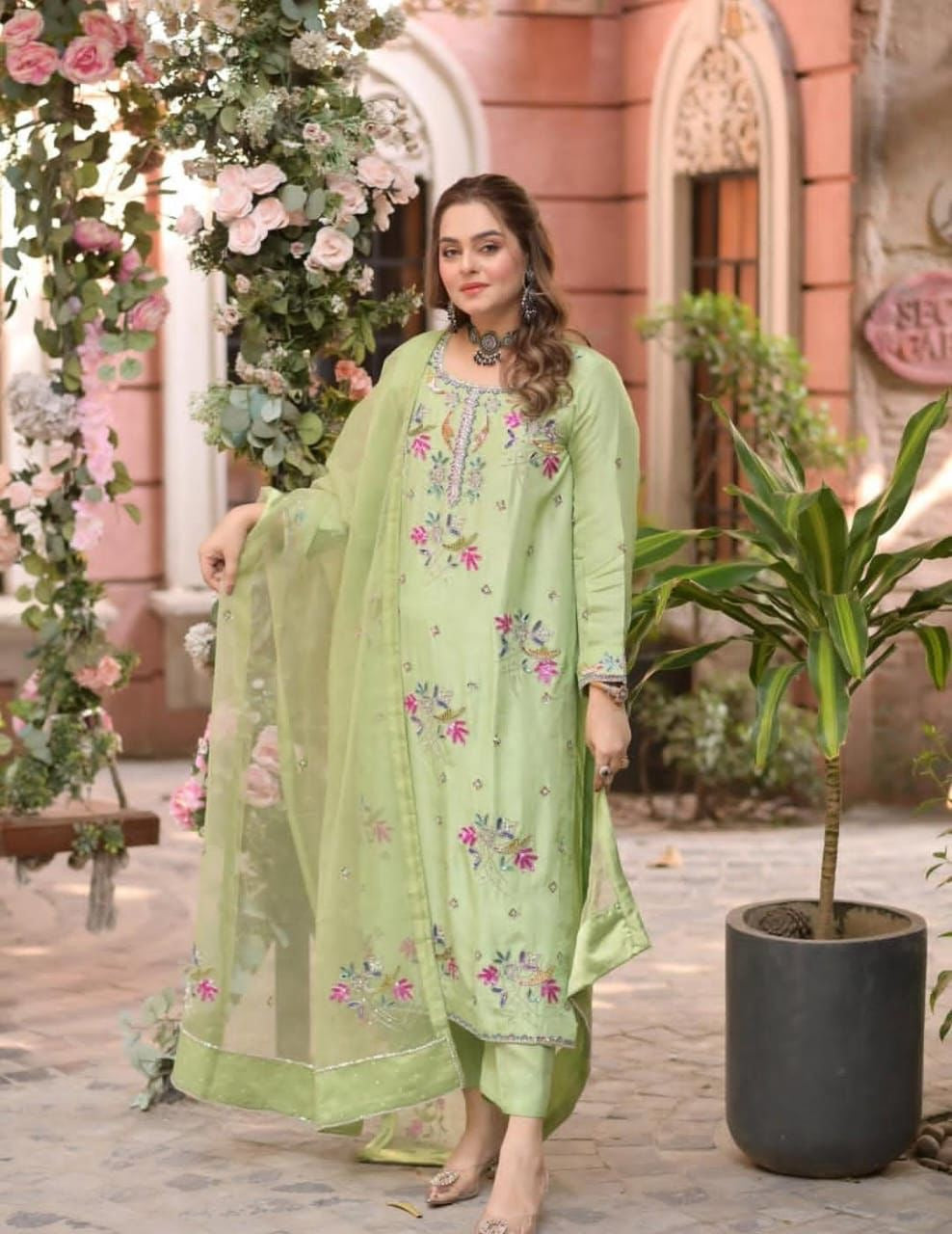 Aneela’s Embroidery Lawn 3Pc