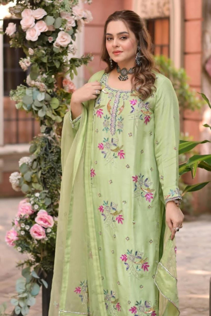 Aneela’s Embroidery Lawn 3Pc